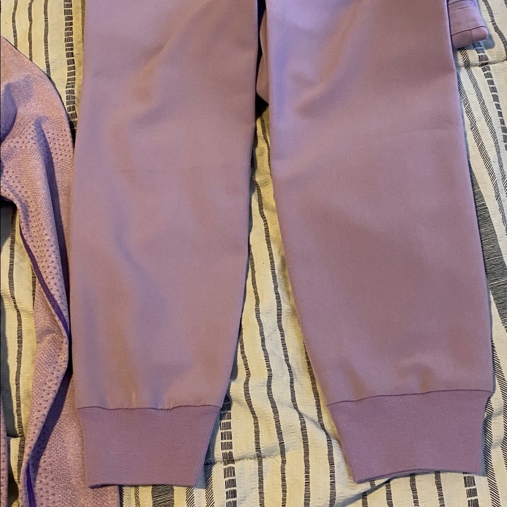 Figs Women's Light Purple Crew Neck underscrub and jogger pants - Picture 5 of 9